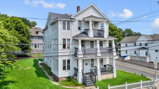 Building Photo - 1105 N Main St Rental