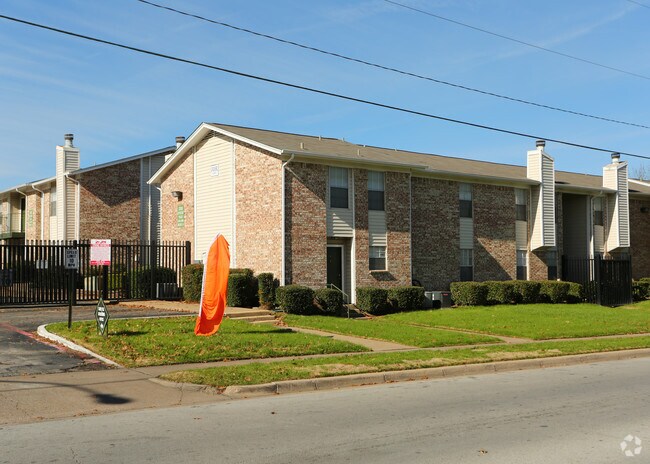 Photo - Carlyle Crossing