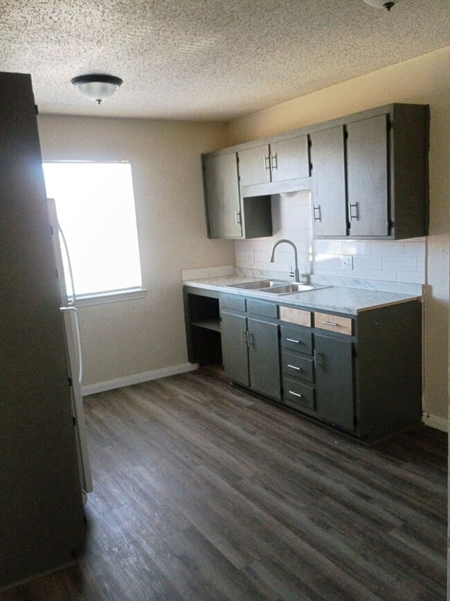 Photo - 301 Erby Ave Unidad C