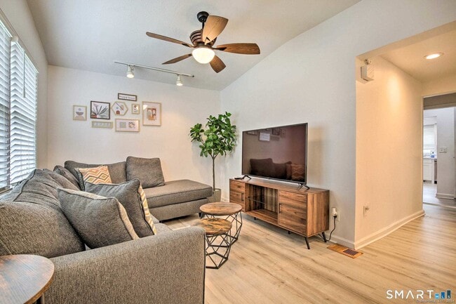 Photo - 102 Thomas St Unit #1