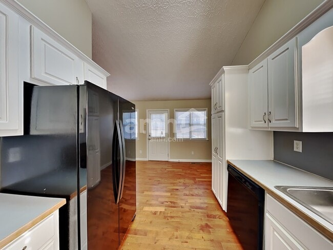 Photo - 508 Silver Maple Ln