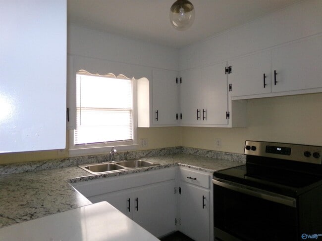 112 Drake Ave SW