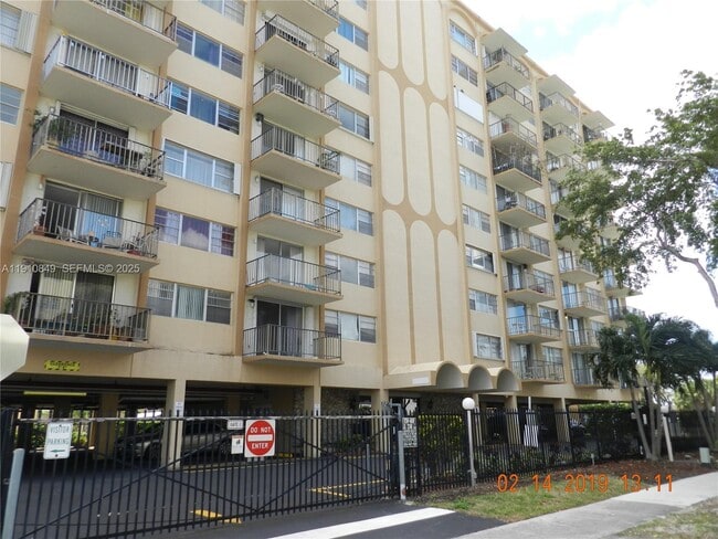 Building Photo - 1470 NE 125th Terrace Unit 912