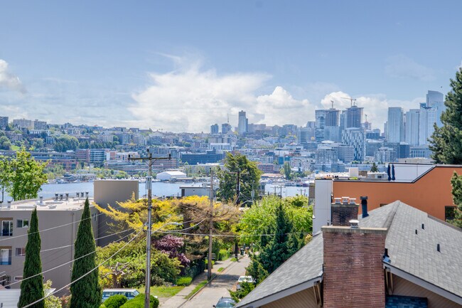 Photo - 710 McGraw St