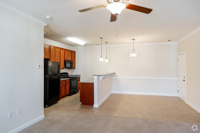 2BR, 2BA-1,318 SF