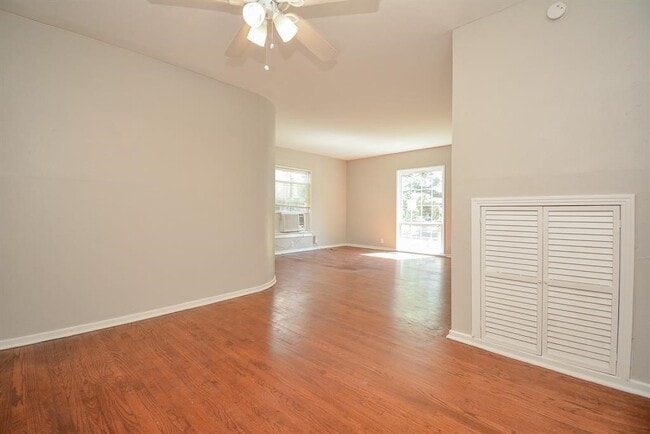 Building Photo - 2718 Wroxton Rd Unit 3