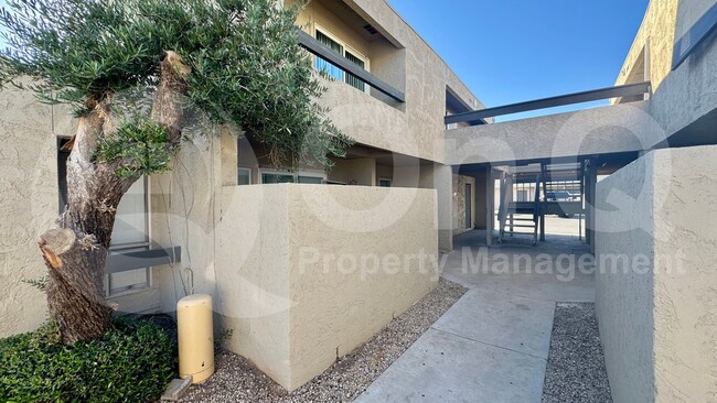 Building Photo - 2662 N 43rd Ave Rental