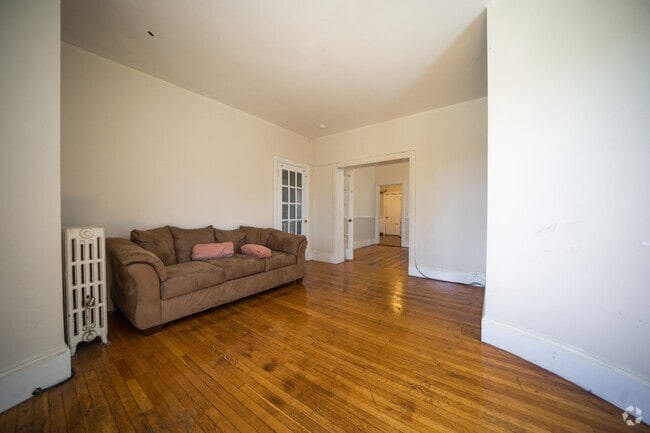 Building Photo - 452 Centre St Unit 2 Rental