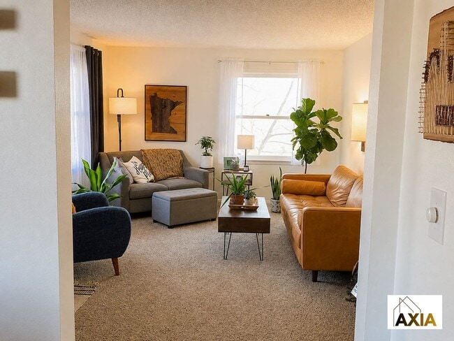 Building Photo - Charming 2BD/1BA Duplex with Farmland Views