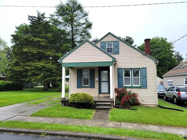 Building Photo - 727 N Hanover St Rental