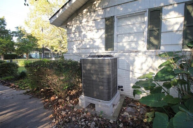 Photo - 411 E Alabama St