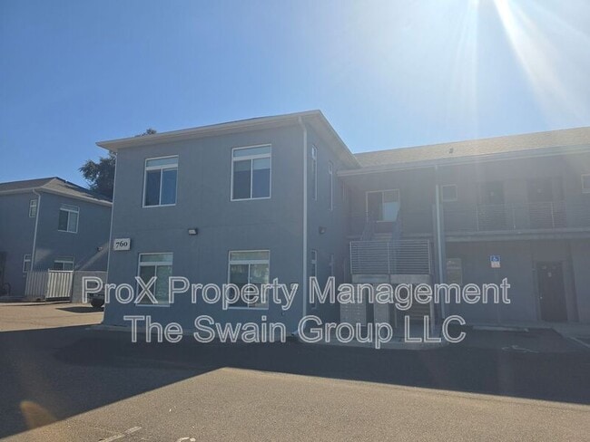 Building Photo - 760 Ave C SW Unit 205