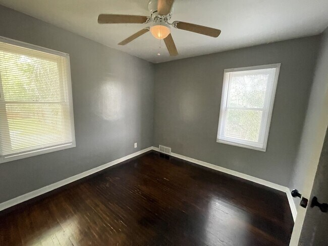 Photo - 1926 S 49th Ave