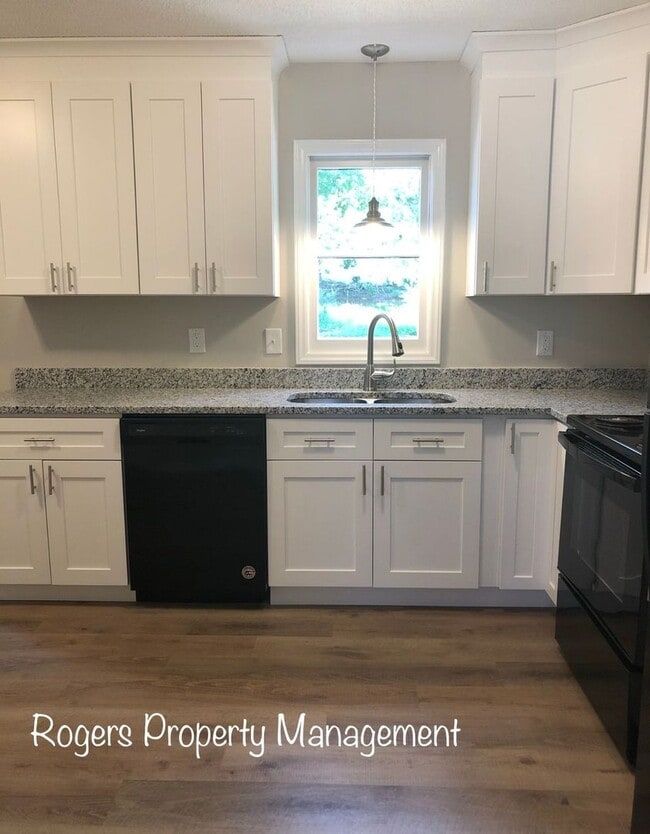 Photo - Convenient Modern Townhome in Creedmoor Unit C