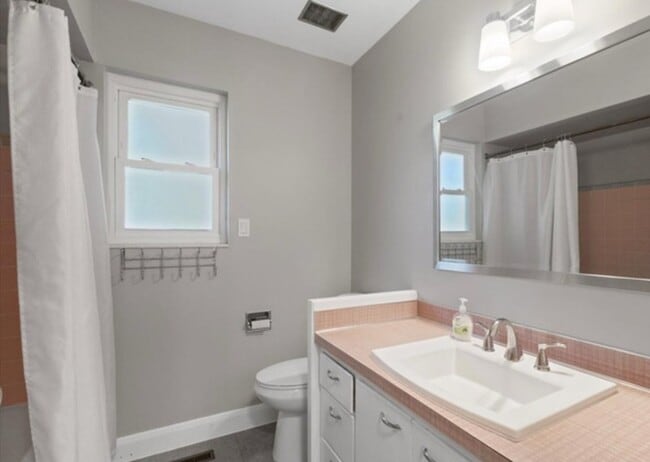 Photo - 376 Lauralin Dr