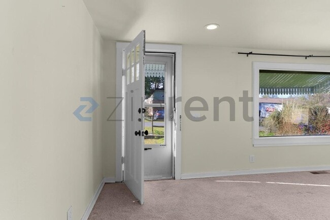 Photo - 5526 S Avon St