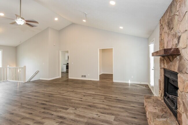 Photo - 2752 Hawk Trace NE