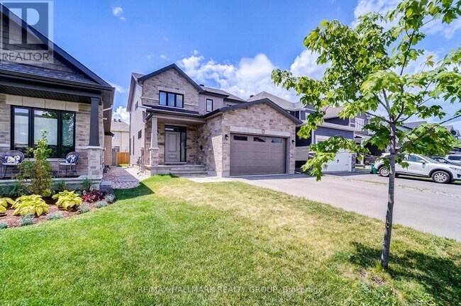 Photo - 1110 Beckett Cres