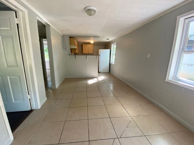 Building Photo - 150 W Carver Dr Rental
