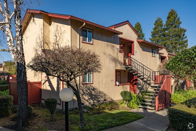 Building Photo - Walnut Apartments