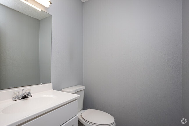 2BR, 1.5BA - 876SF