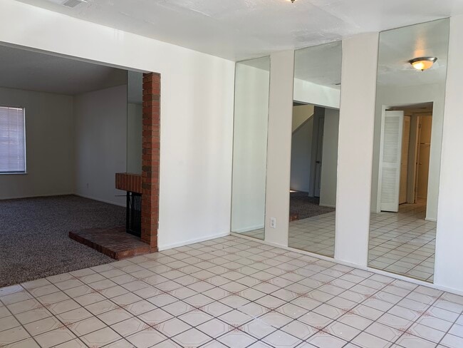 Photo - 2448 Pickwick Dr