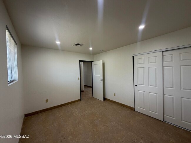 1741 N 6th Ave