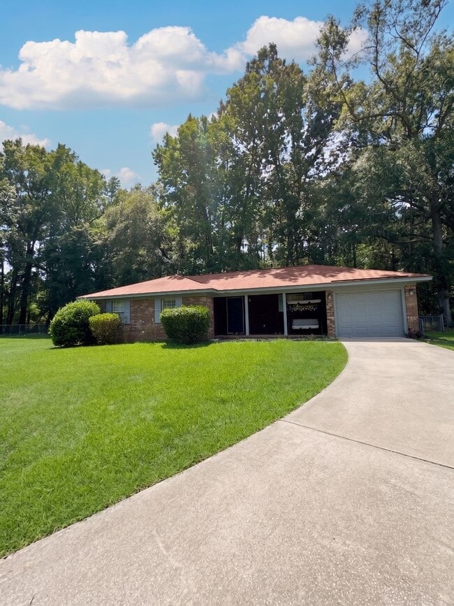 Photo - MOVE IN SPECIAL: $500 OFF 1ST MONTH'S RENT!**