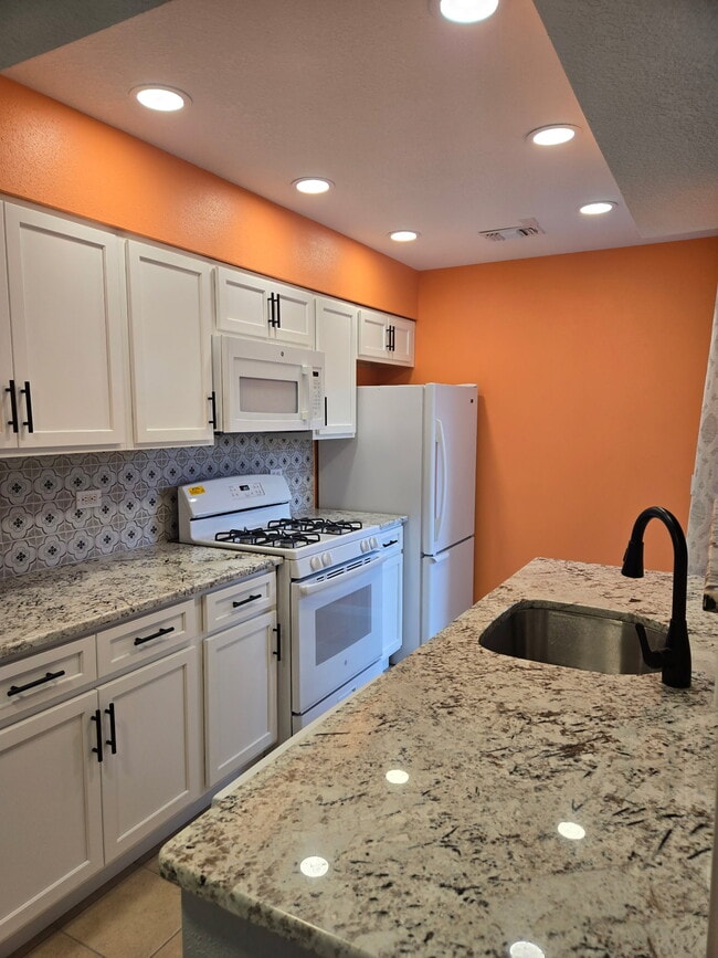 Photo - 824 Padua Ln