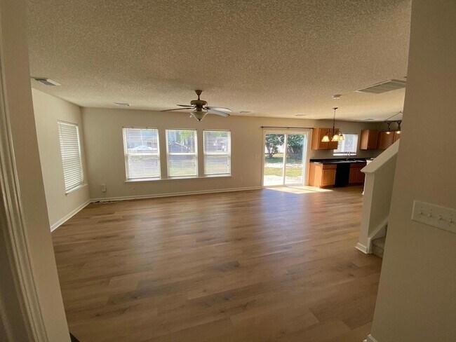 Photo - 1307 Basketweaver Way