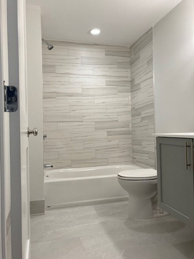 Photo - 2BR 2Bth unit. Great location! Easy access to Mass Pike. Laundry IN UNIT!