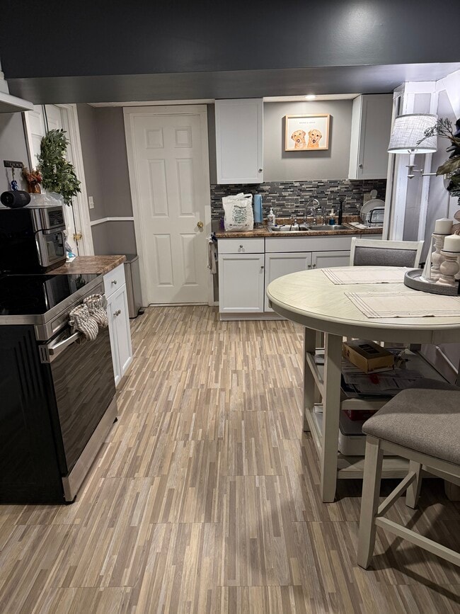 Photo - 39 Foxon Rd Unit Spacious 1 Bedroom APT