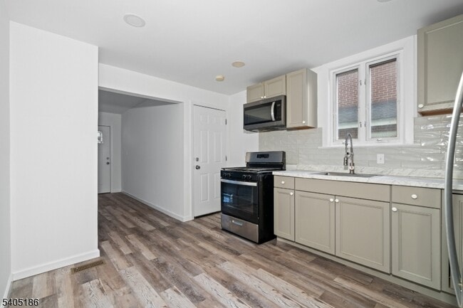 Photo - 509 Centre St Unit 1