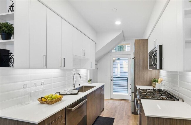 Photo - 447 NE 73rd St