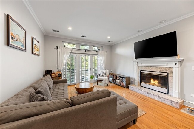 Building Photo - 4226 N Ashland Ave Unit 3A