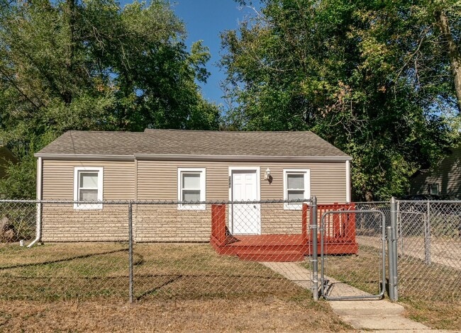 Building Photo - 3541 Blackstone Ave