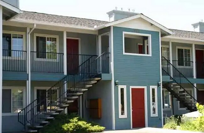 Colonial Court Apartments