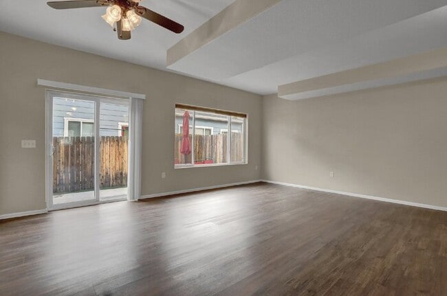 Photo - Oct Rent Free. 2 Bed 2.5 Bath 1 Car. Mins ...