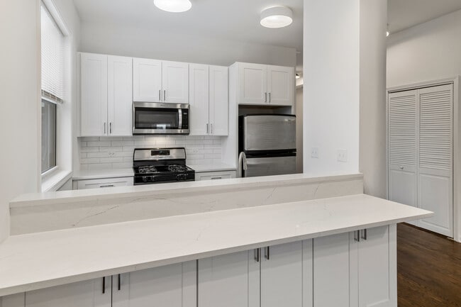 Photo - 1406 N Greenview Ave Unit 3