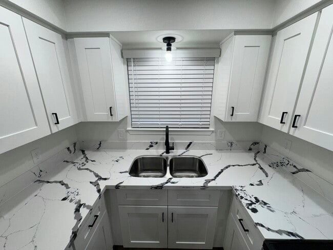 Photo - 2124 N Glenn Ave Unit 2124