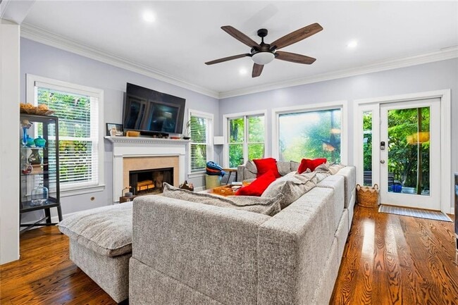 Photo - 4565 Windsor Park Pl NE