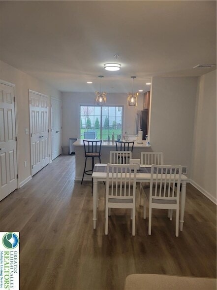 Photo - 326 E Frankford St