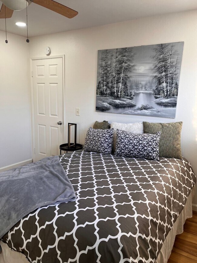 Photo - Shh....Clairemont's Best kept SECRET! Unit 3638 Pocahontas Court