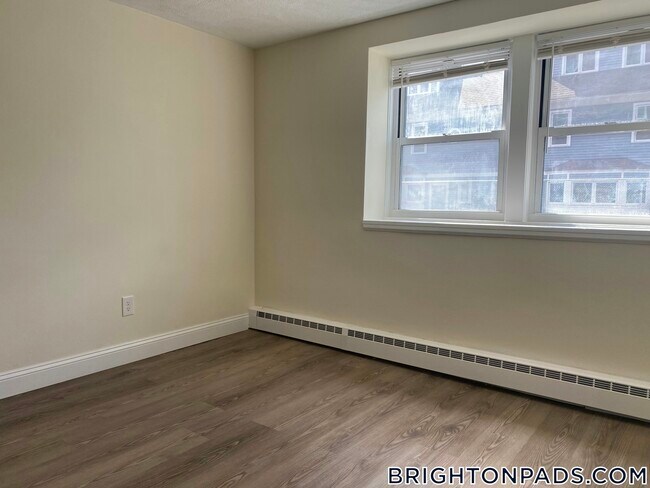 Photo - 168 N Beacon St Unidad 2a