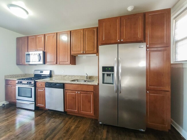 Photo - 1835 W Winona St Unit 1