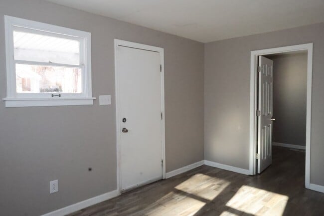 Photo - 5460 Hamilton Ave