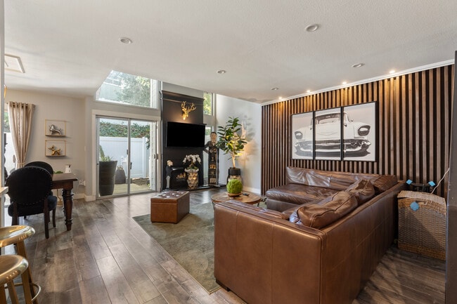 Building Photo - 18175 Andrea Cir N Unit 3