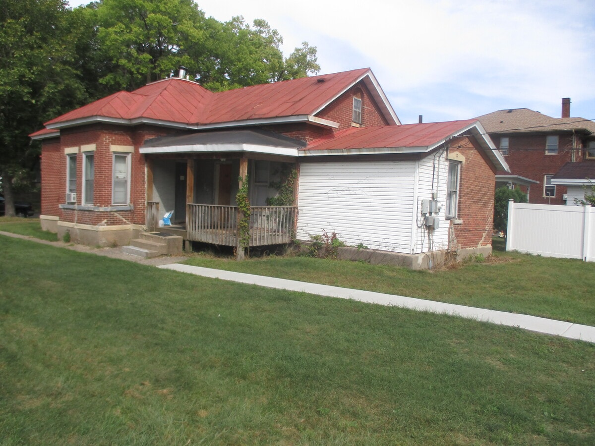 backyard - 924 Cameron Ave Unit 924
