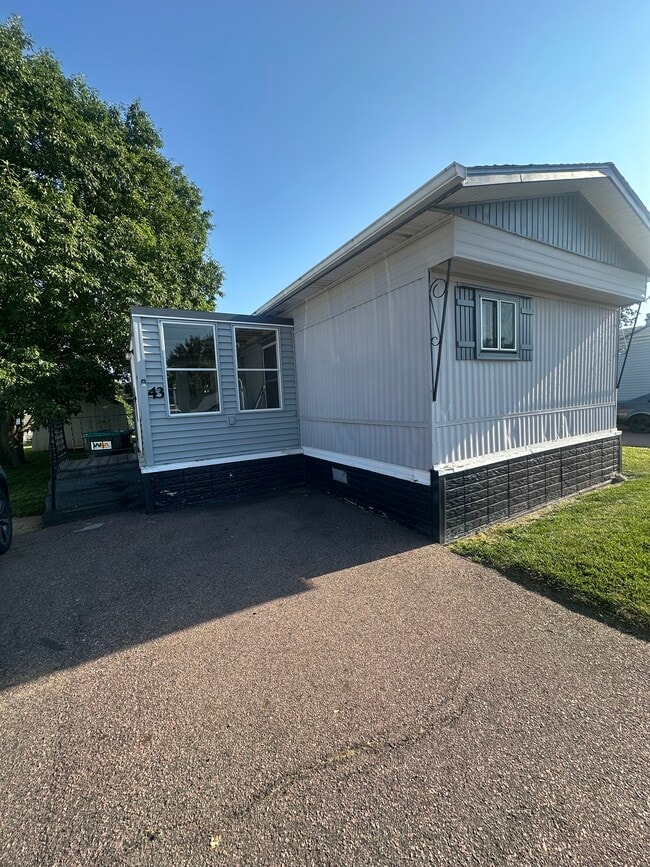 Building Photo - 101 Cotts Dr