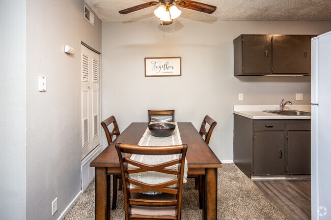 2BR, 2BA - 900 SF